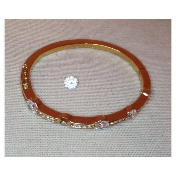 RETRO Givenchy Dazzling Bejeweled Golden Tone Bracelet Read - Picture 3 of 5